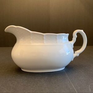 Thun Czech Republic Carlsbad Menuet Gravy Boat